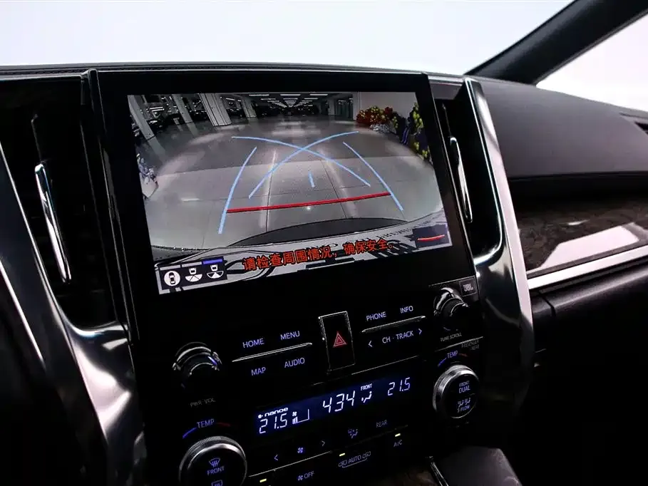 Toyota Alphard — фото 4
