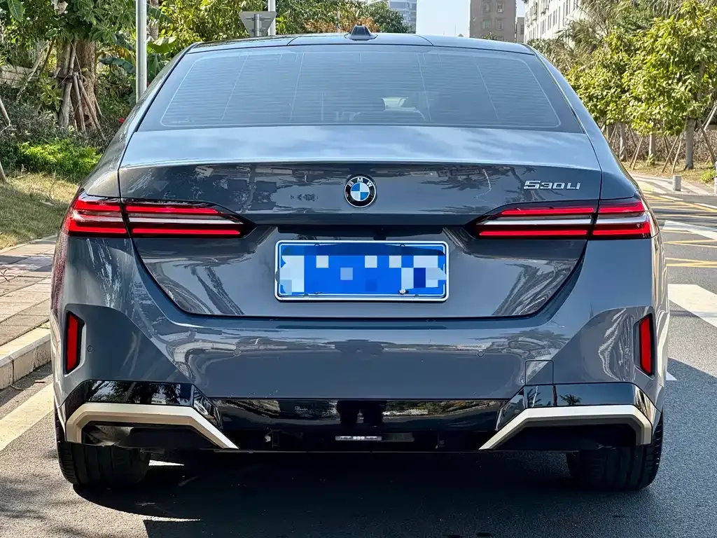 BMW 5 Series — фото 5