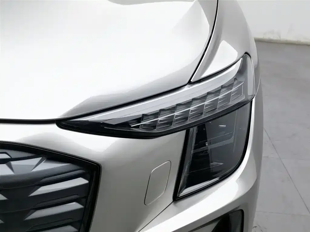Audi Q5 e-tron — фото 2