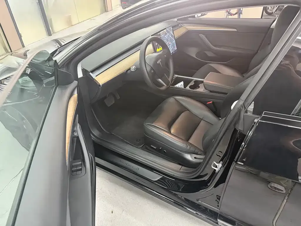 Tesla Model 3 — фото 8