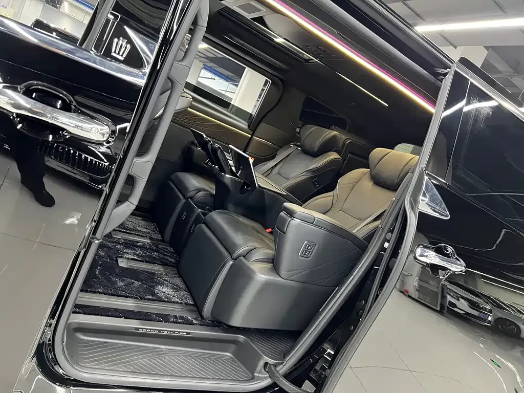 Toyota Vellfire — фото 10