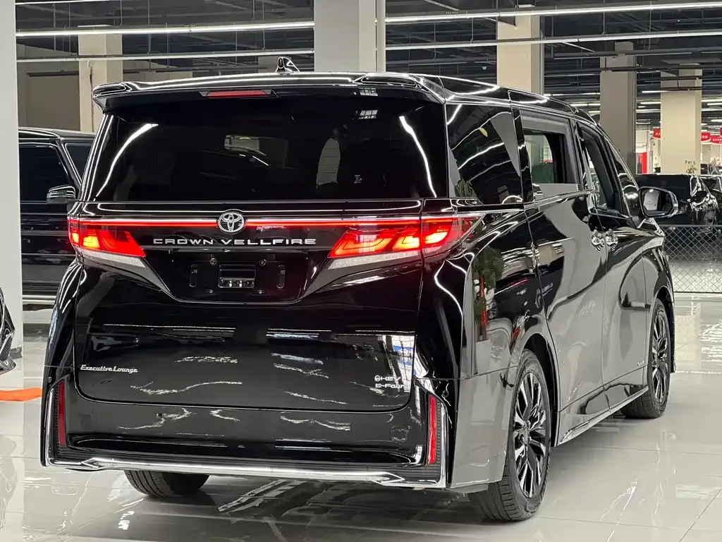 Toyota Vellfire — фото 4