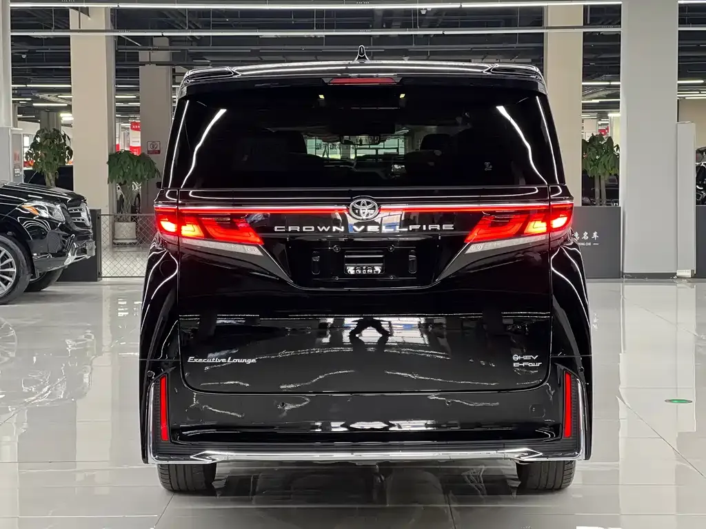 Toyota Vellfire — фото 5