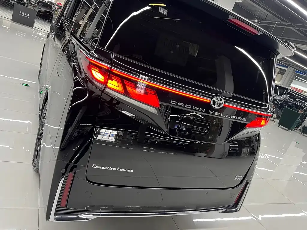 Toyota Vellfire — фото 9