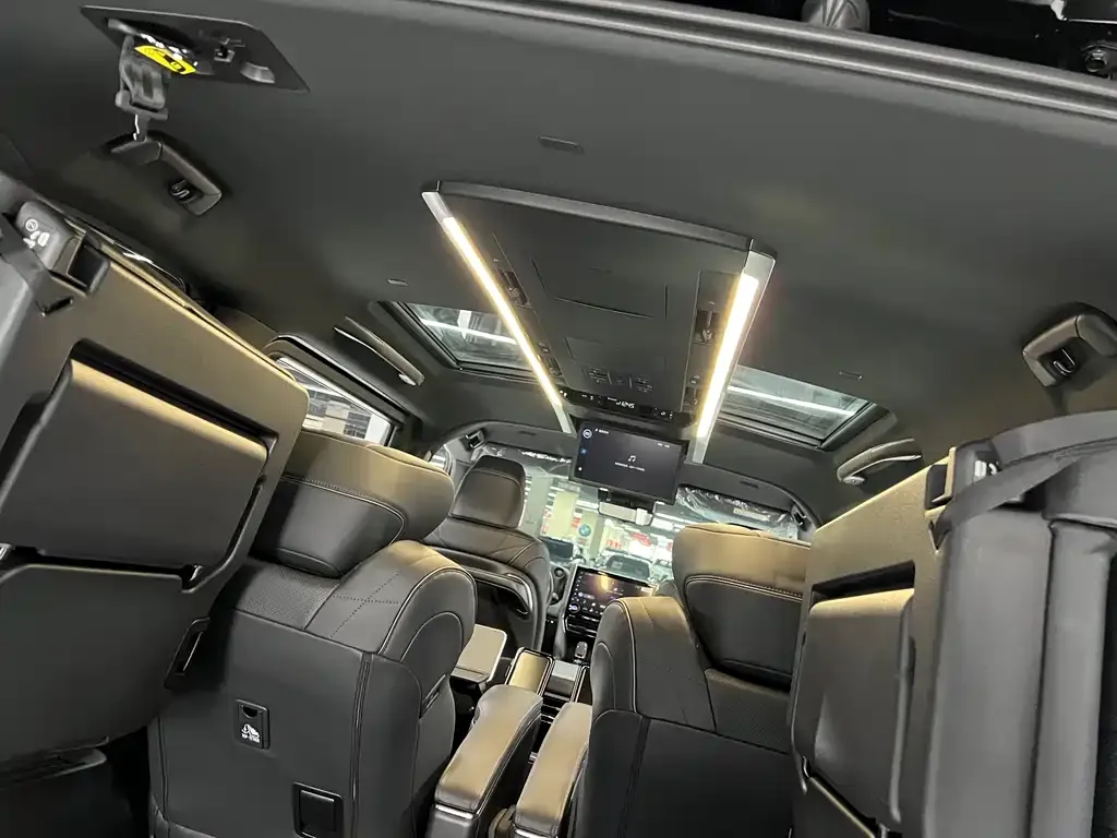 Toyota Vellfire — фото 2