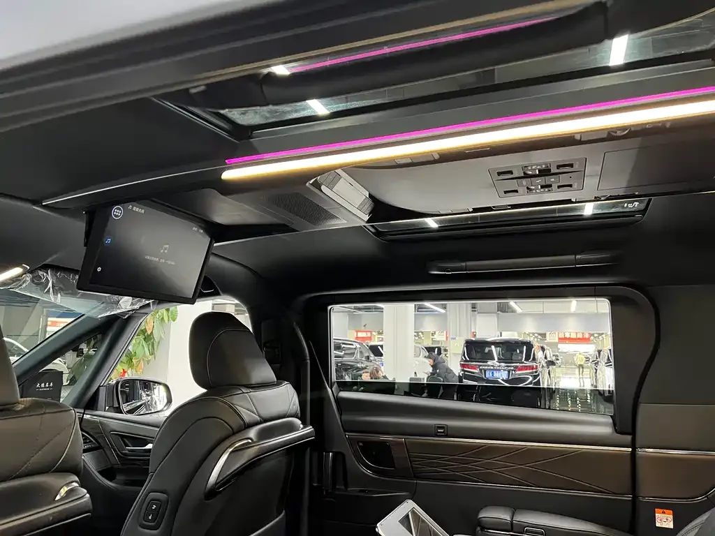 Toyota Vellfire — фото 8