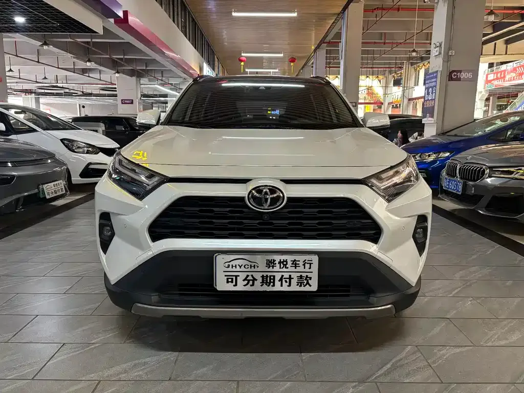 Toyota RAV4 — фото 1