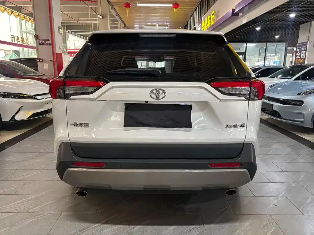 Toyota RAV4 — фото 2