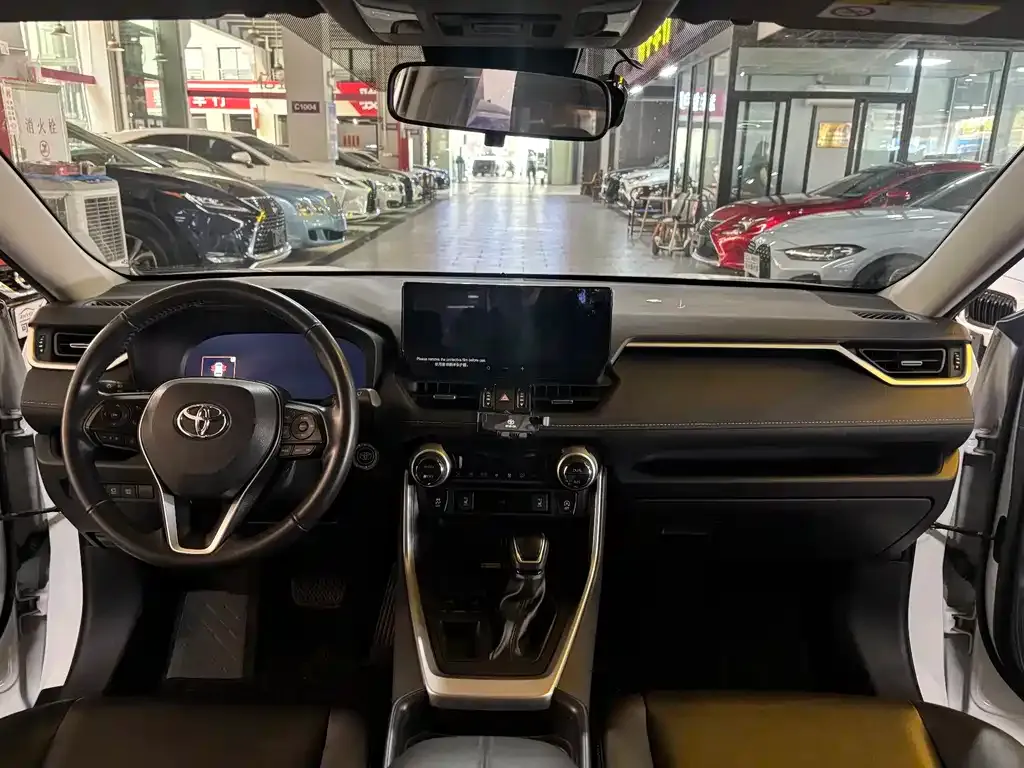 Toyota RAV4 — фото 3