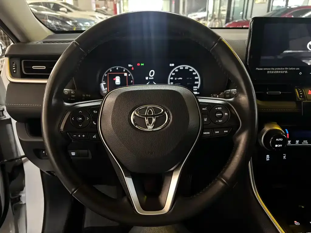 Toyota RAV4 — фото 9