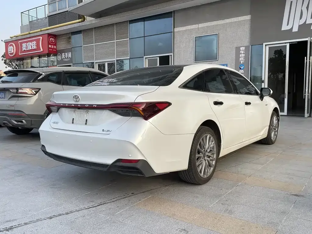 Toyota Avalon — фото 2