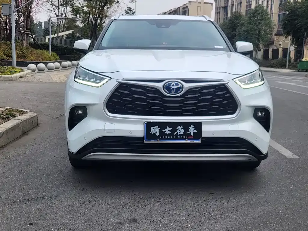 Toyota Highlander — фото 10
