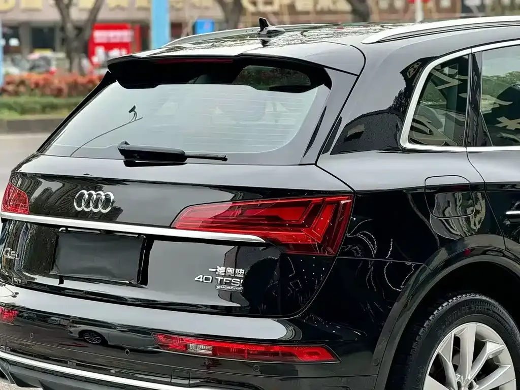 Audi Q5L — фото 8