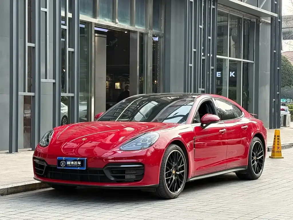 Porsche Panamera — фото 1