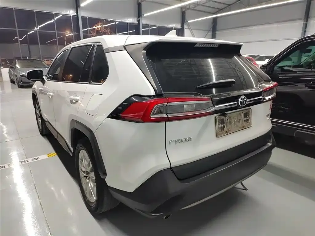 Toyota Wildlander — фото 10