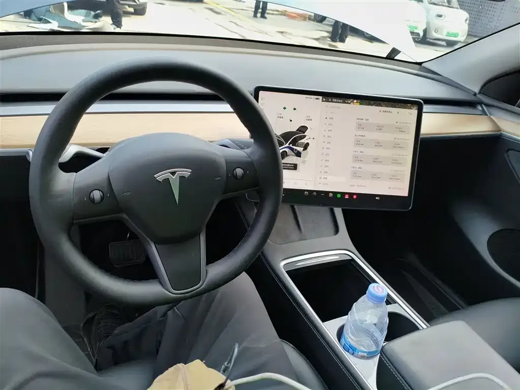 Tesla Model Y — фото 2