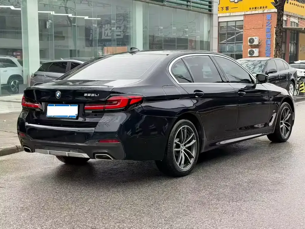 BMW 5 Series — фото 4