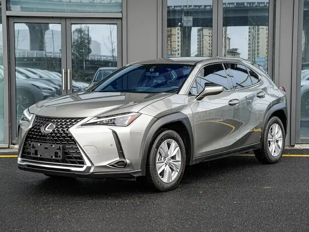 Lexus UX — фото 1