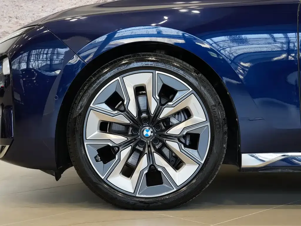 BMW 7 Series — фото 10