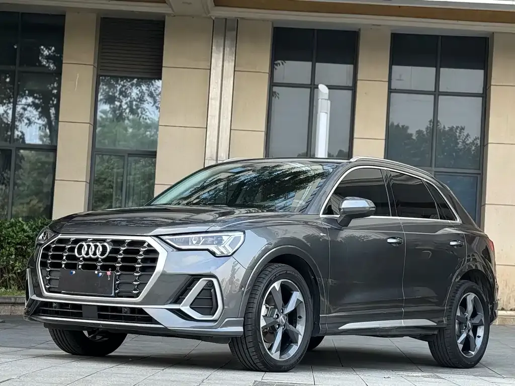 Audi Q3 — фото 1