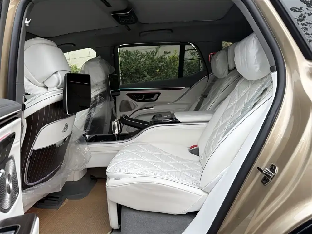 Mercedes-Benz EQS SUV — фото 3