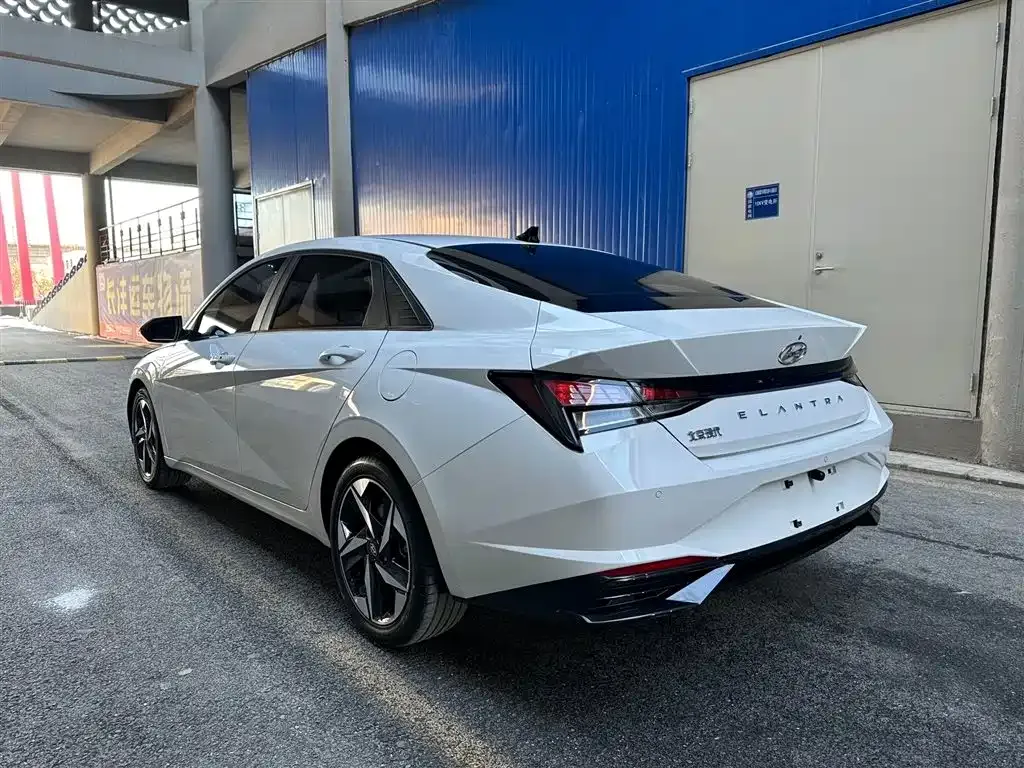 Hyundai Elantra — фото 5