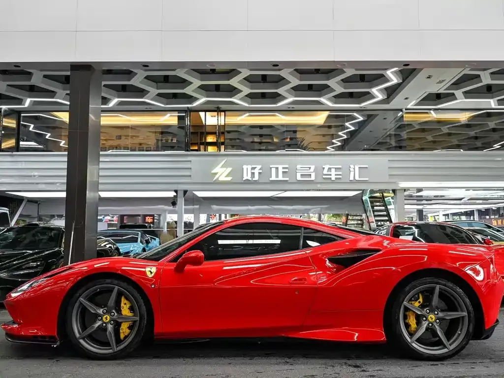 Ferrari F8 — фото 7