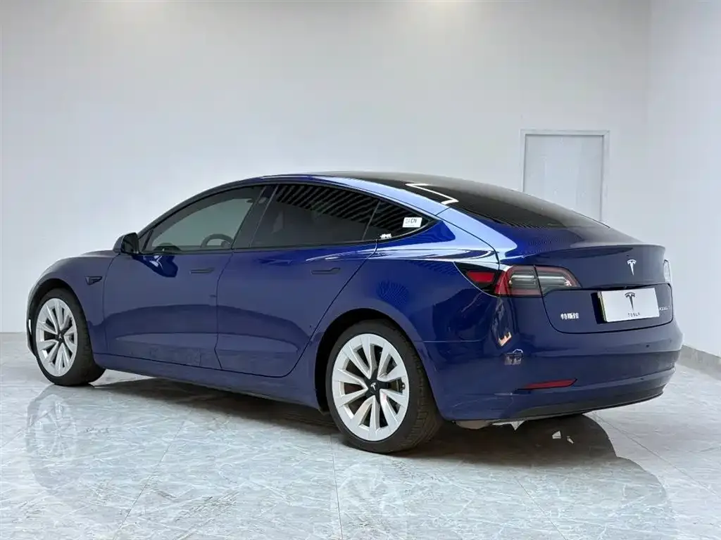 Tesla Model 3 — фото 5