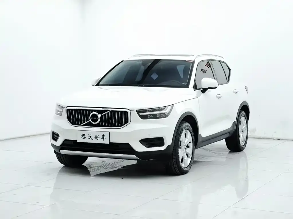 Volvo XC40 — фото 1
