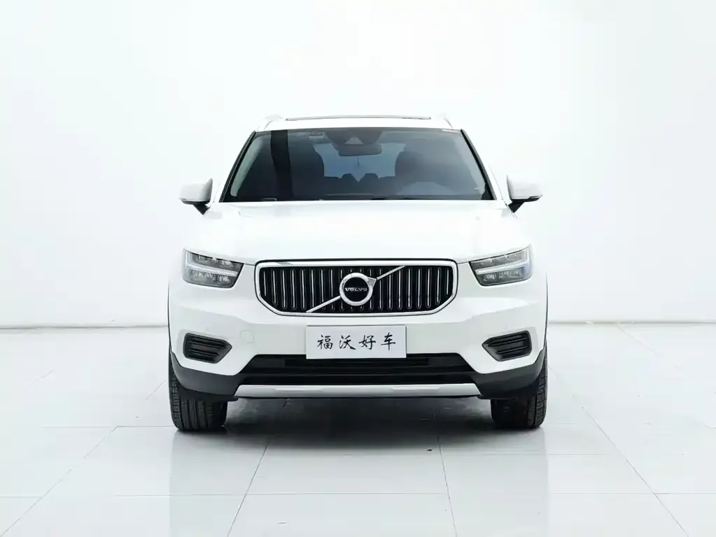Volvo XC40 — фото 4