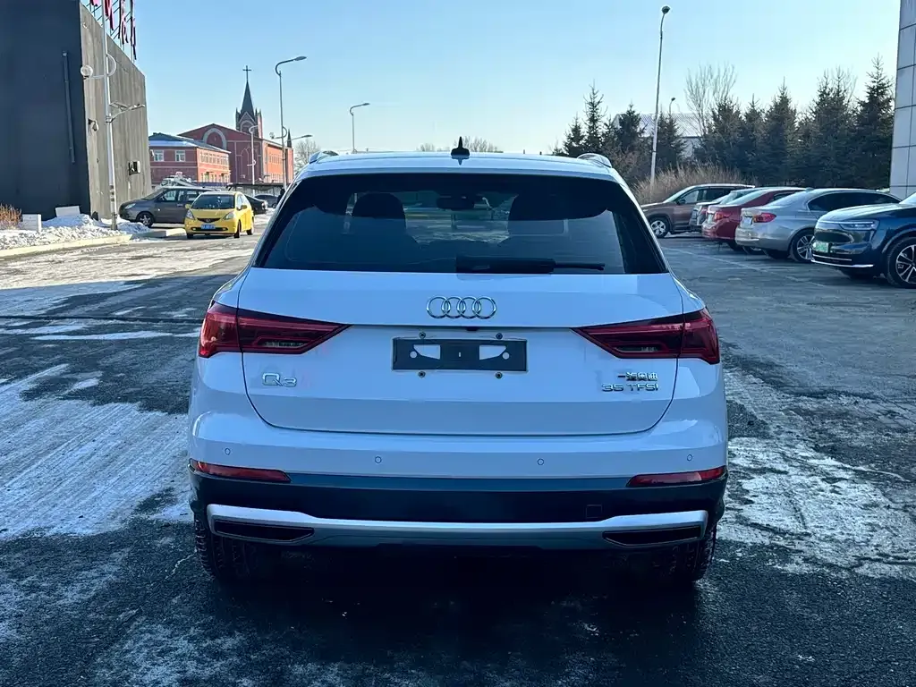 Audi Q3 — фото 10