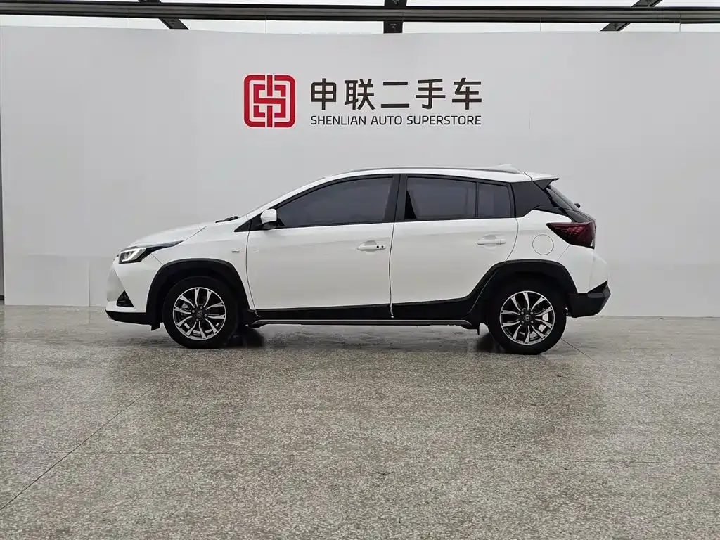 Toyota Yaris L — фото 7