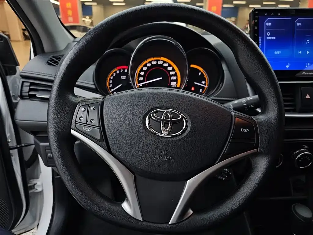 Toyota Yaris L — фото 9