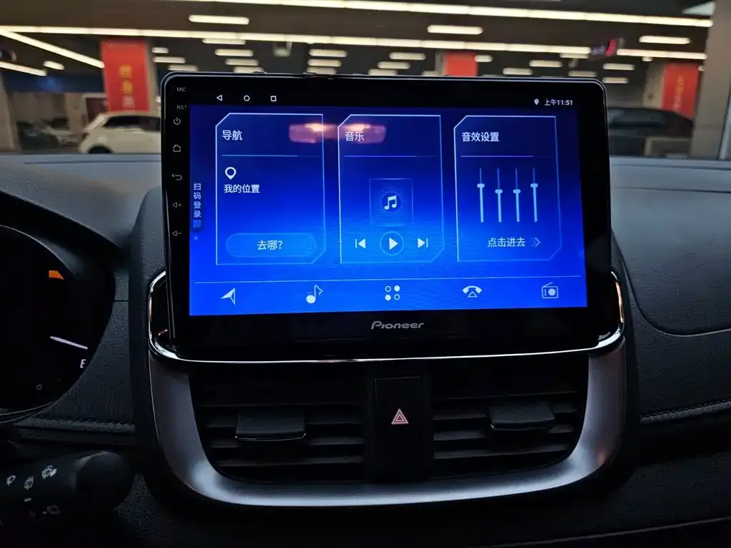 Toyota Yaris L — фото 3