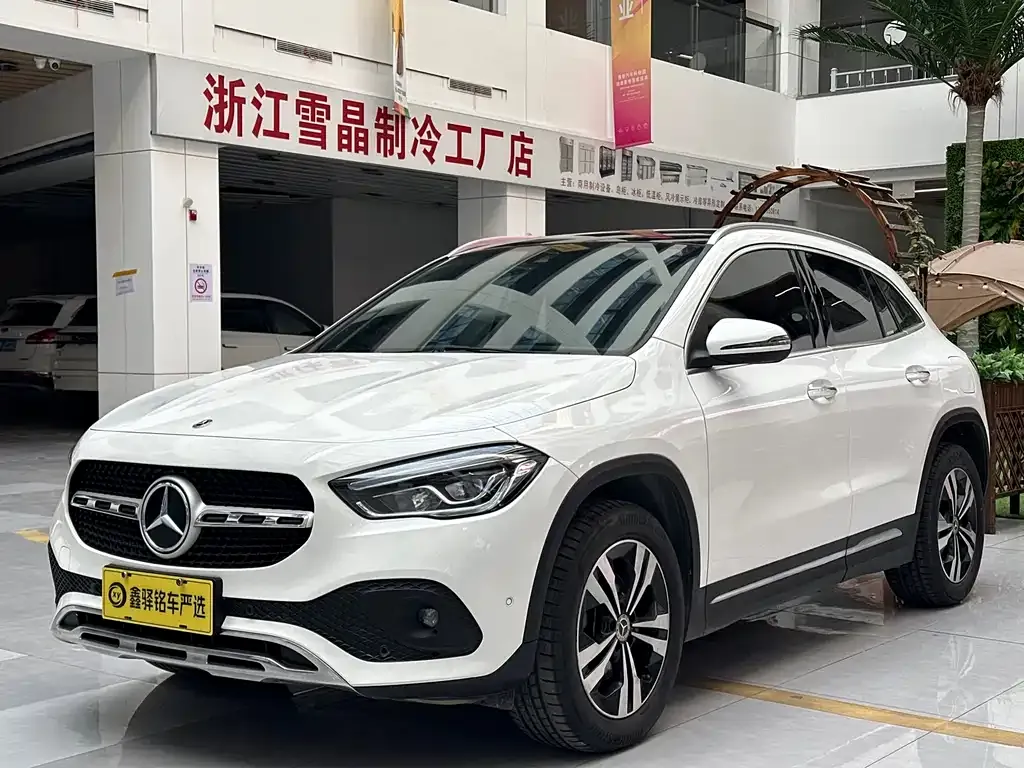 Mercedes-Benz GLA — фото 1