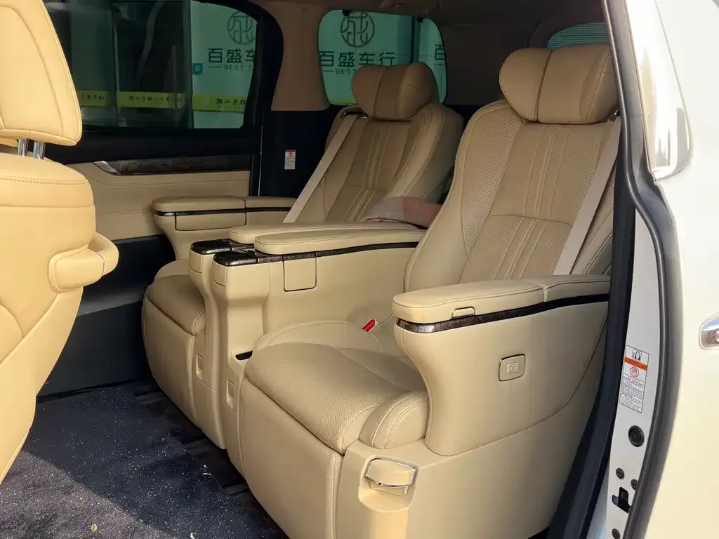 Toyota Alphard — фото 2