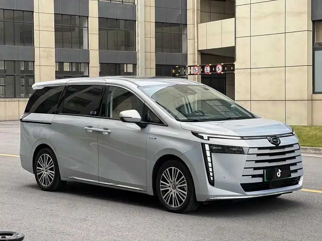GAC Motor E8 Hybrid — фото 3
