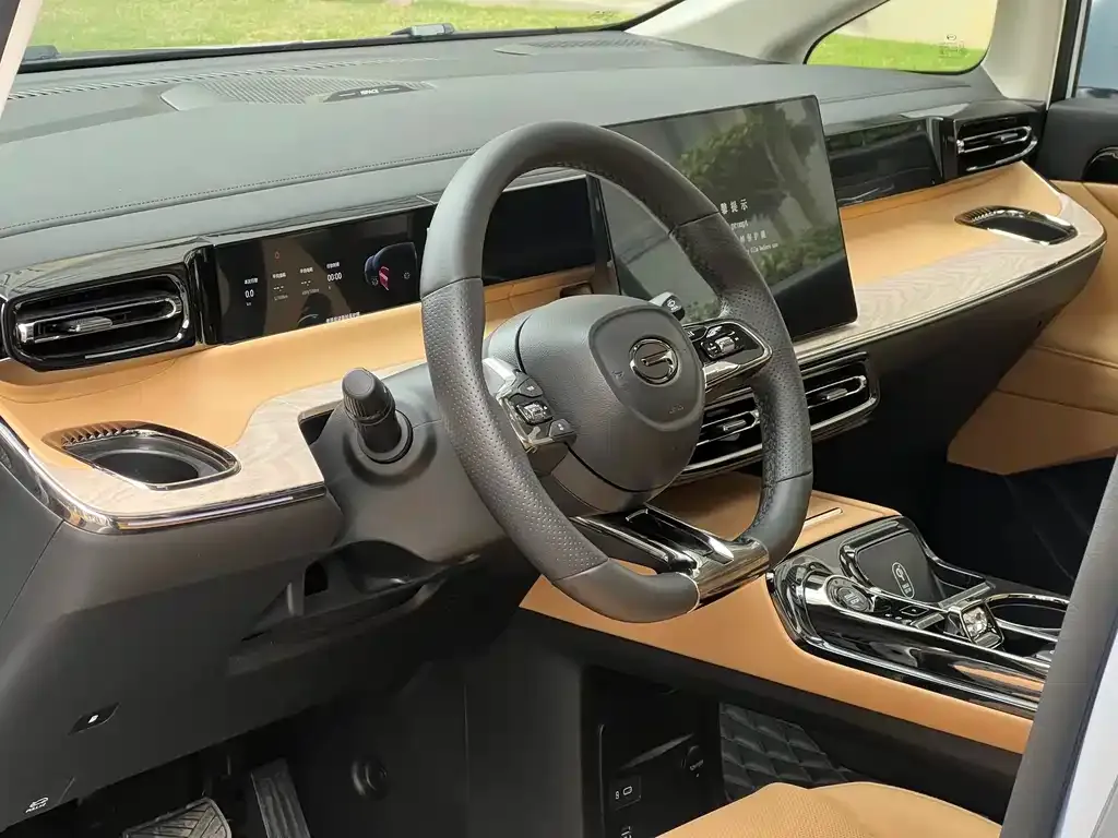 GAC Motor E8 Hybrid — фото 9