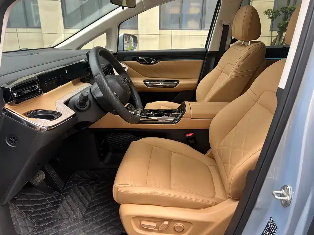 GAC Motor E8 Hybrid — фото 8