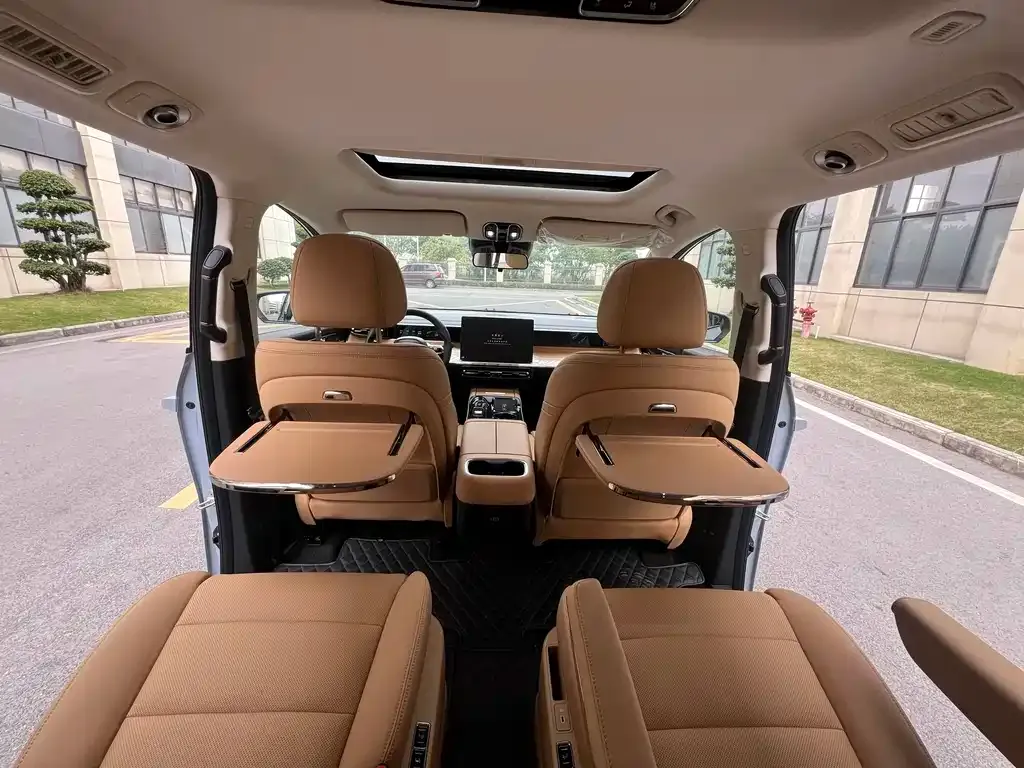 GAC Motor E8 Hybrid — фото 2