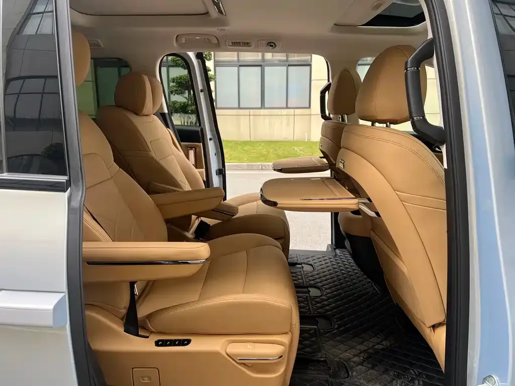 GAC Motor E8 Hybrid — фото 4