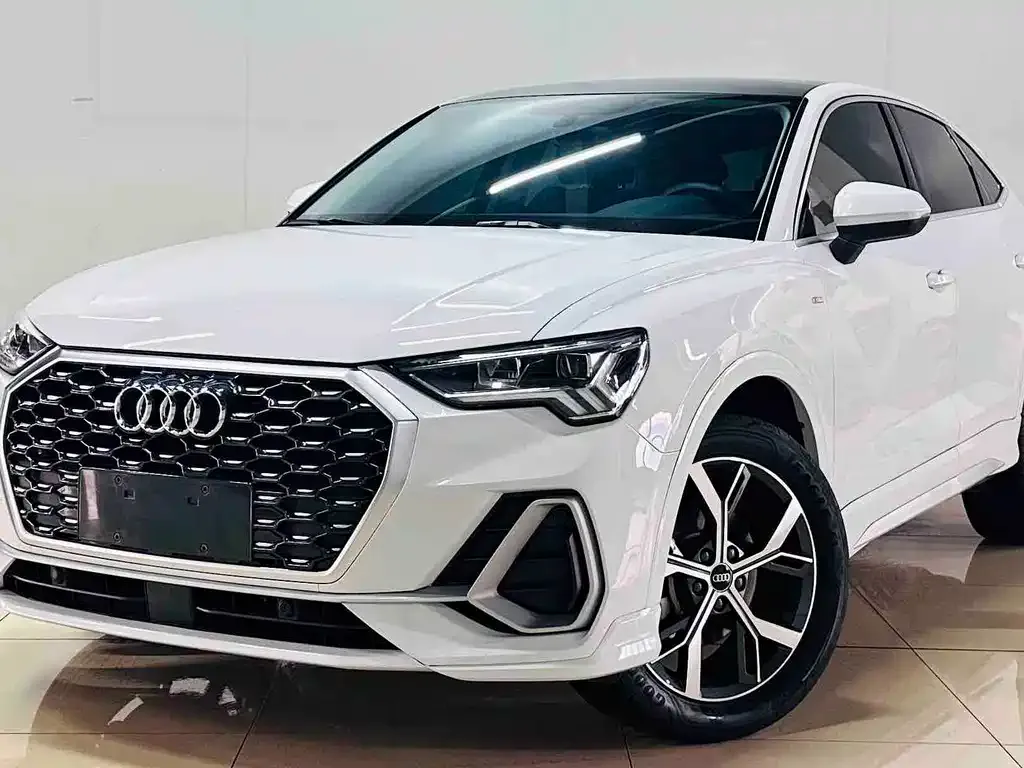 Audi Q3 Sportback — фото 1