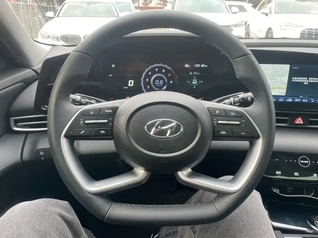 Hyundai Elantra — фото 3