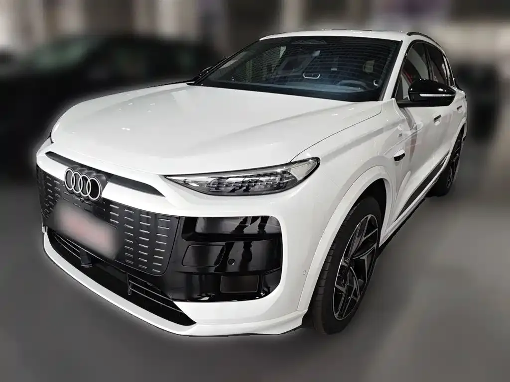 Audi Q6L e-tron — фото 1