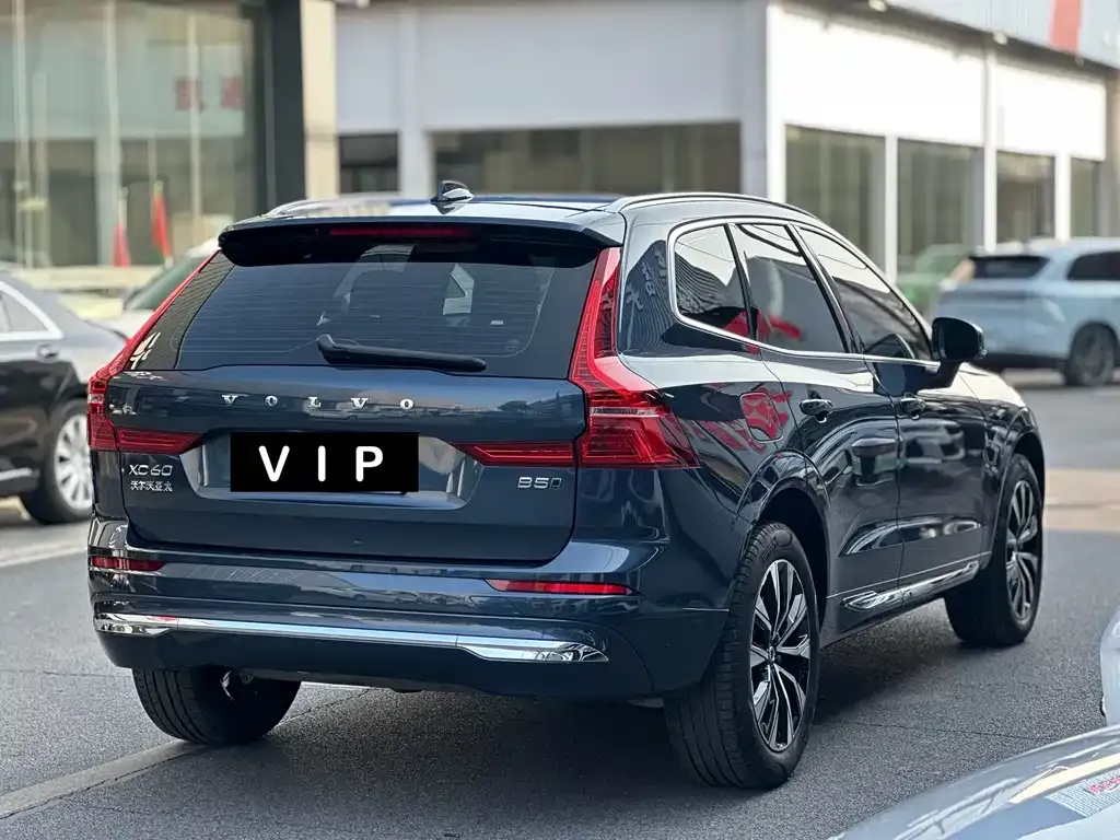 Volvo XC60 — фото 7