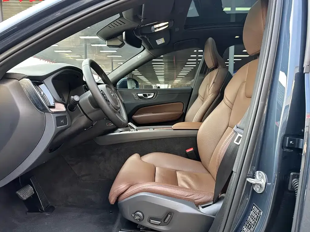 Volvo XC60 — фото 4