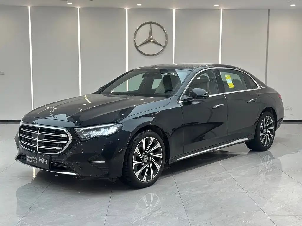 Mercedes-Benz E-Class — фото 1