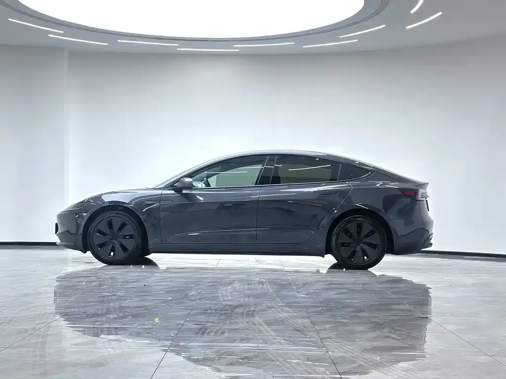 Tesla Model 3 — фото 5