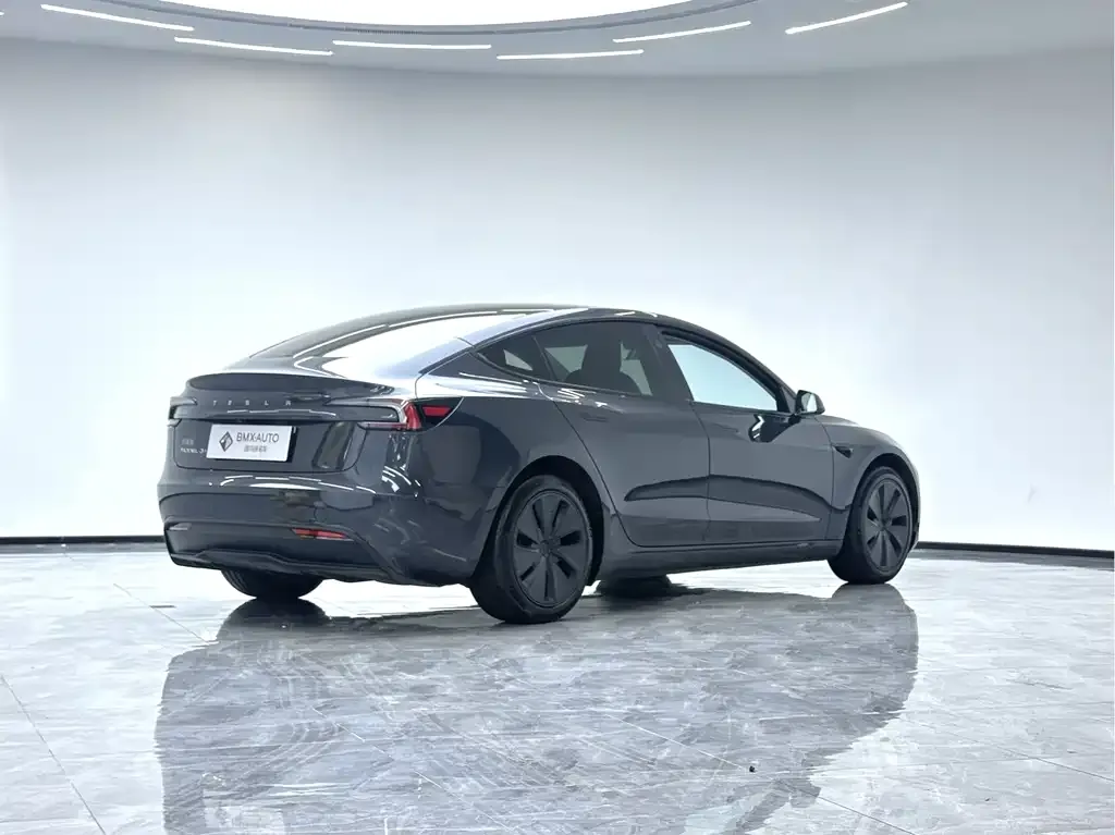 Tesla Model 3 — фото 4