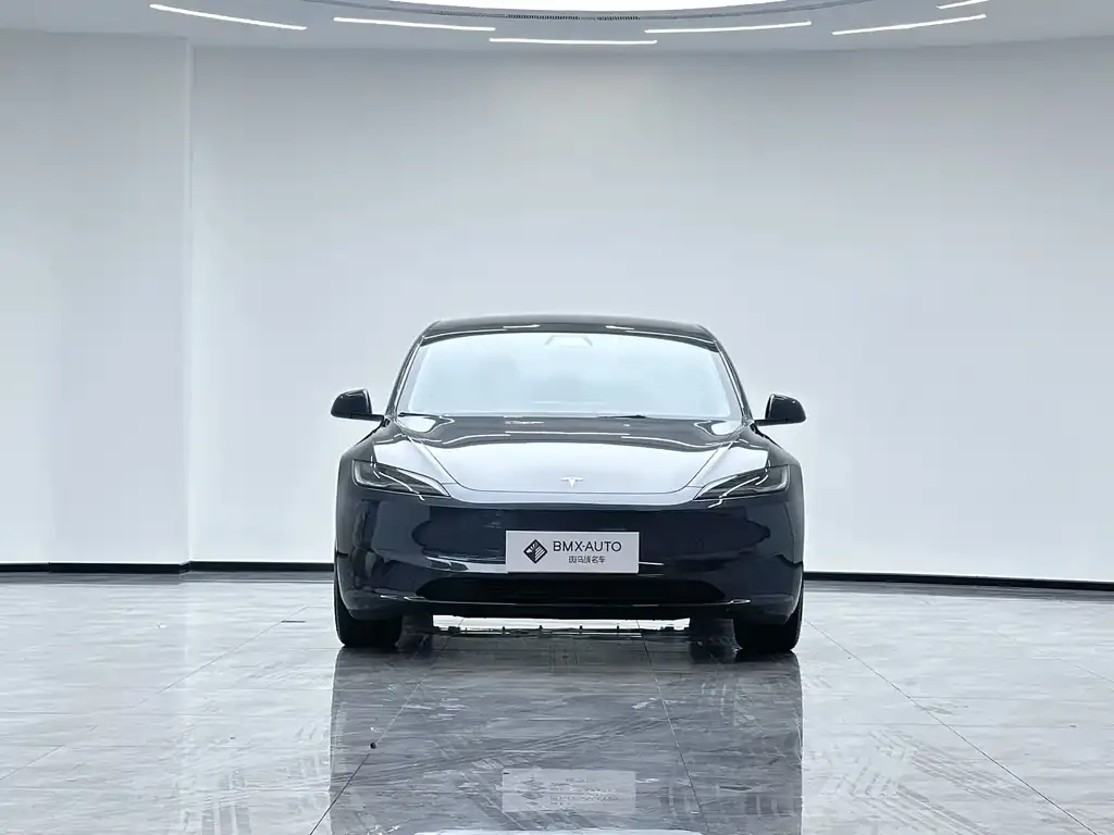 Tesla Model 3 — фото 3